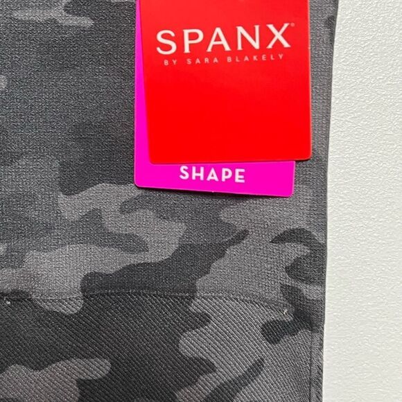 NWT SPANX Sage Camo Cropped Lamn Leggings Sz S 2-4 - Picture 4 of 5